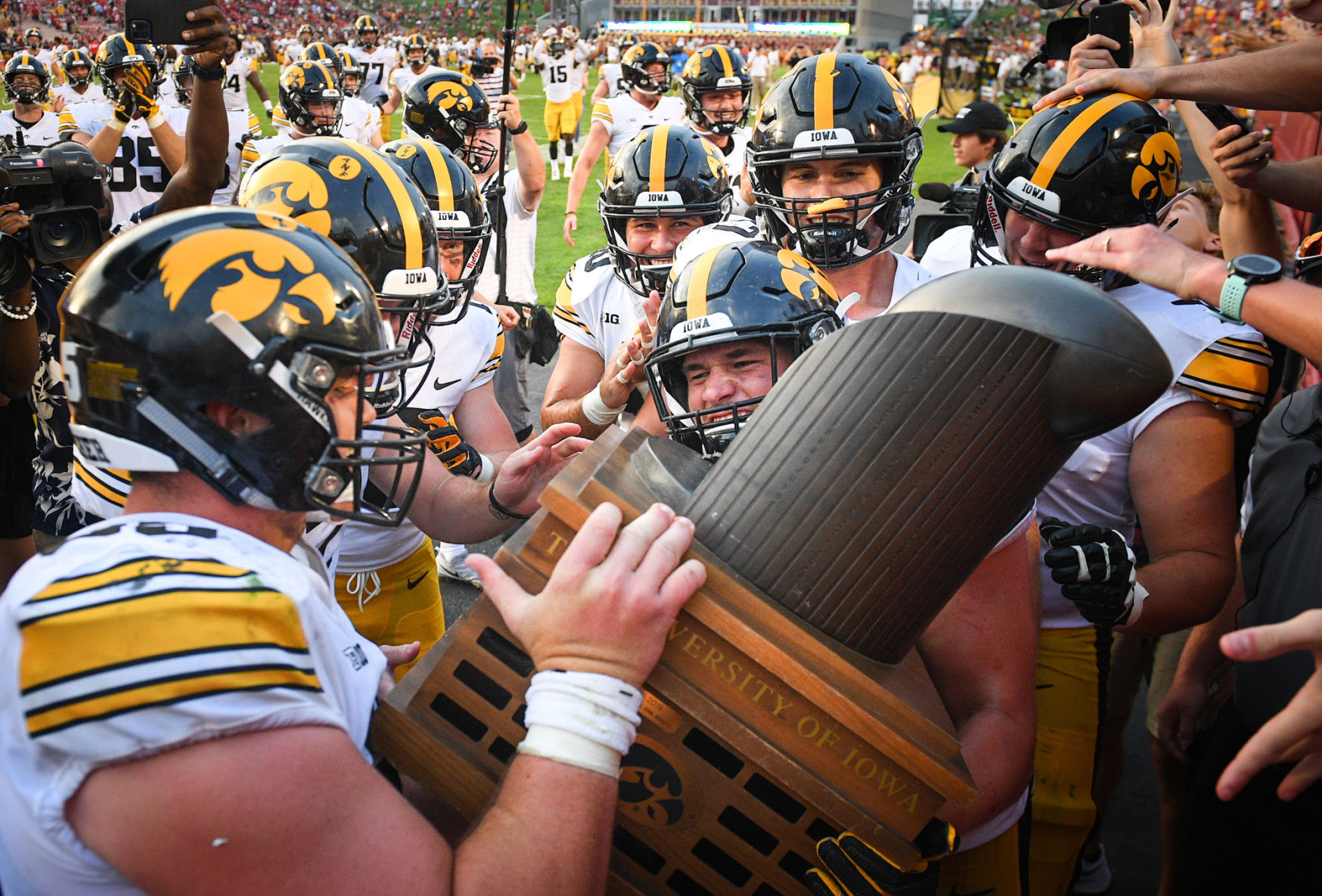 091121-qc-spt-iowa-isu-fball-011